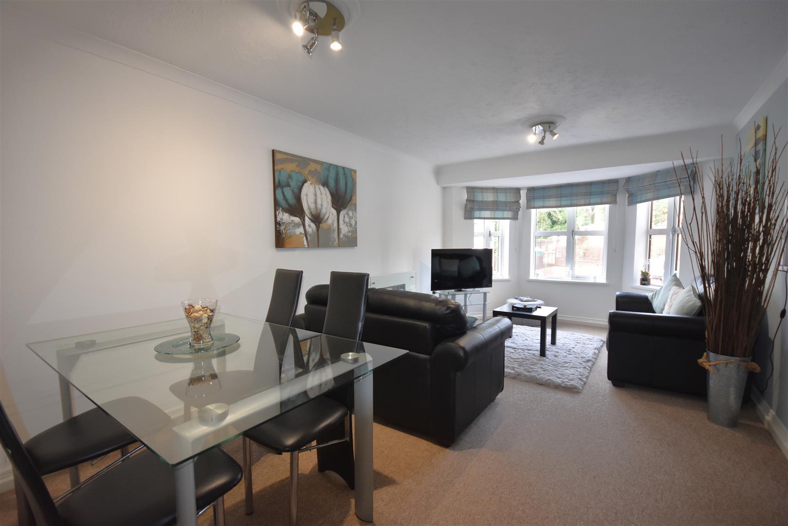 33, Alexandra Court, Penarth, Vale of Glamorgan, CF64 3LA